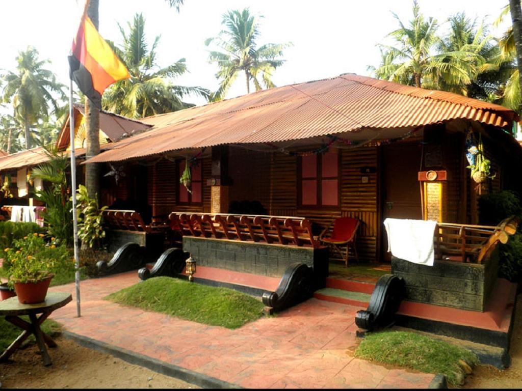 Hôtel Kerala Bamboo House à Varkala Extérieur photo