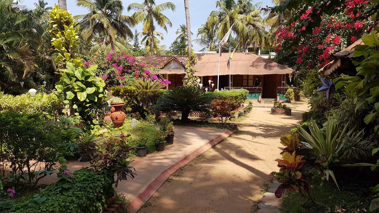 Hôtel Kerala Bamboo House à Varkala Extérieur photo