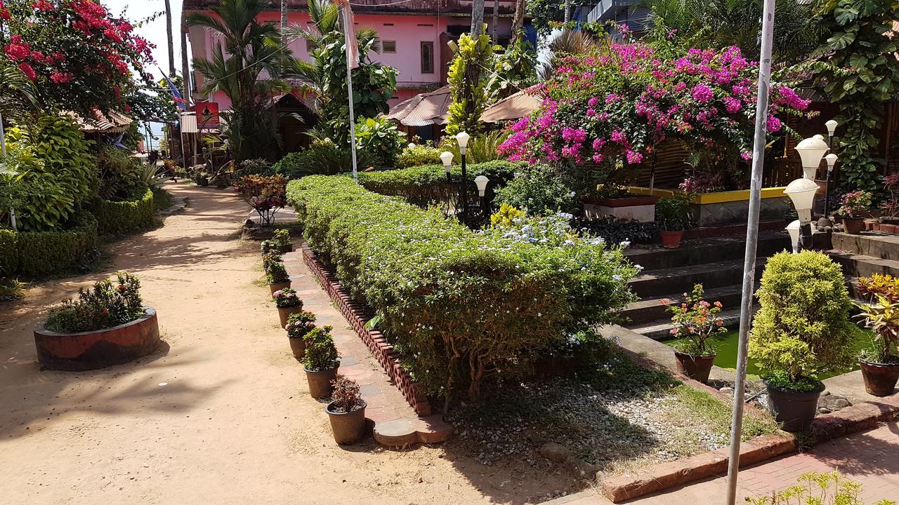 Hôtel Kerala Bamboo House à Varkala Extérieur photo