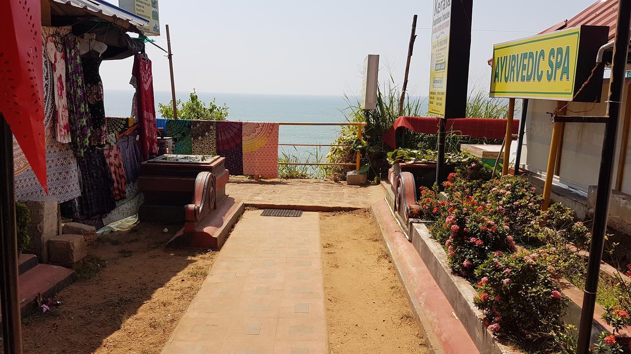 Hôtel Kerala Bamboo House à Varkala Extérieur photo