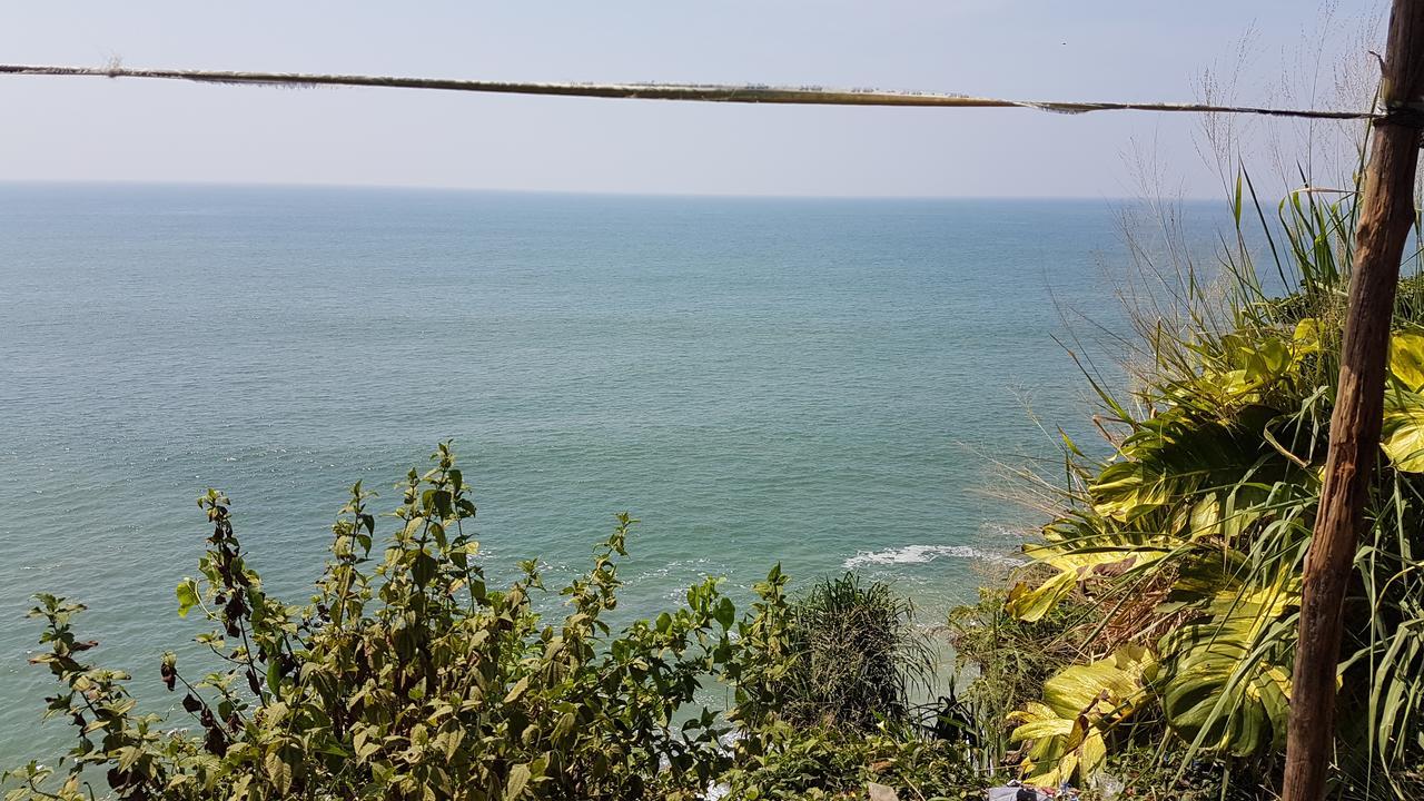 Hôtel Kerala Bamboo House à Varkala Extérieur photo