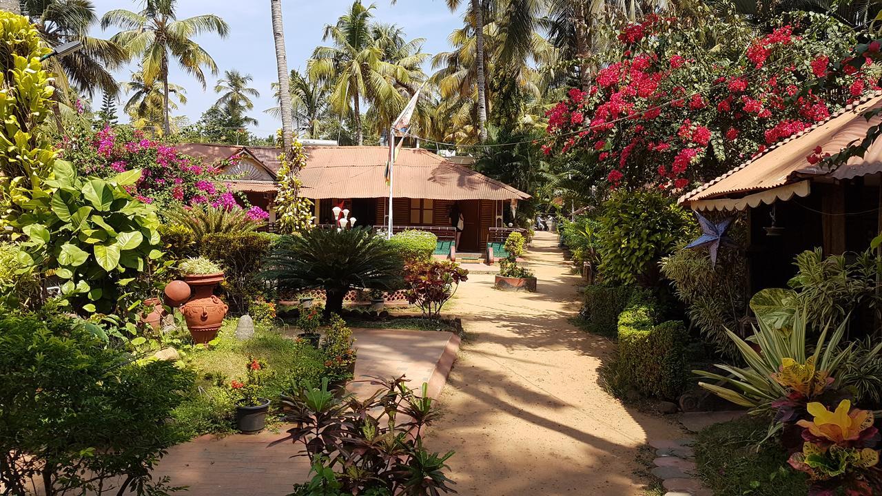 Hôtel Kerala Bamboo House à Varkala Extérieur photo