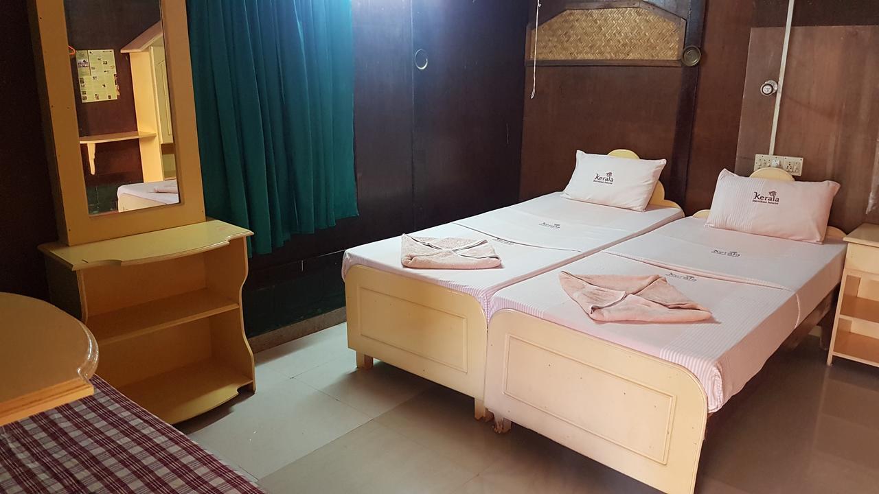 Hôtel Kerala Bamboo House à Varkala Extérieur photo